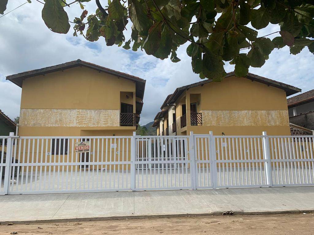 CASA MOBILIADA 2 QUARTOS EM CONDOMÍNIO NA PRAIA DA MARANDUBA EM UBATUBA