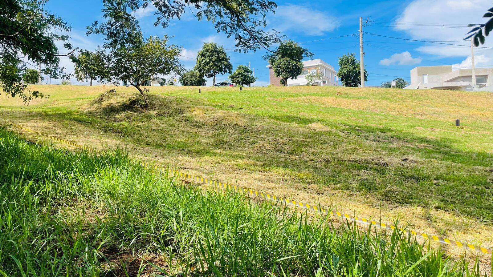 TERRENO COM 600 M² EM CONDOMÍNIO FECHADO EM TAUBATÉ