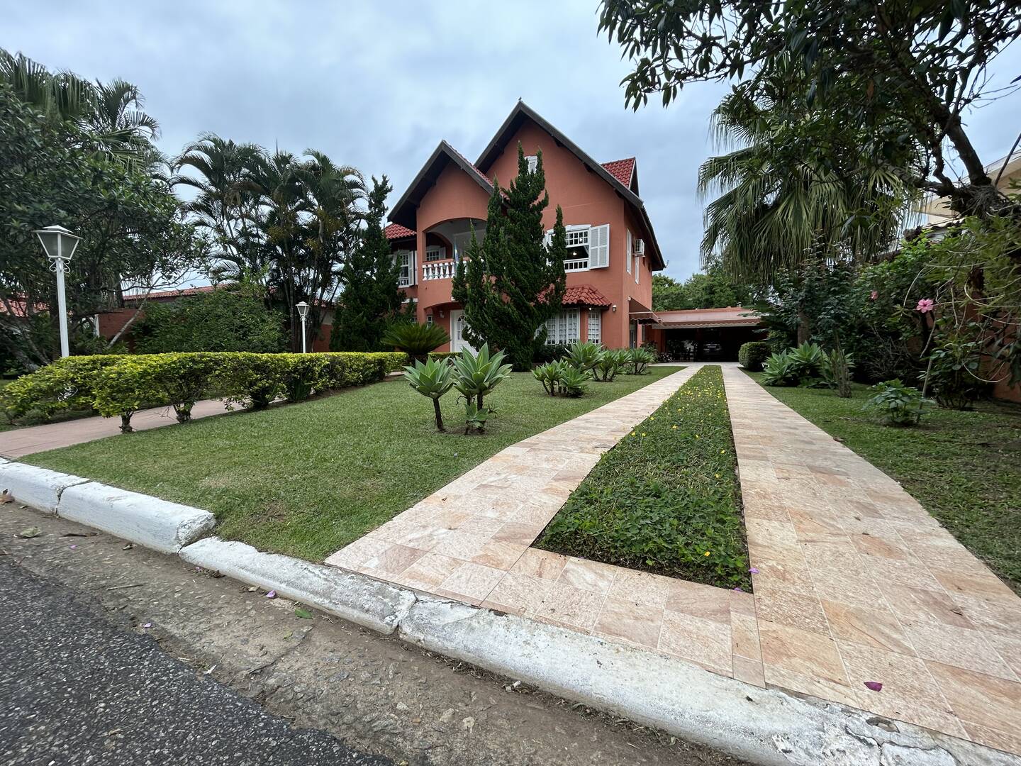 CASA 4 QUARTOS NO CONDOMÍNIO VILLAGE PAINEIRAS EM PINDAMONHANGABA SP