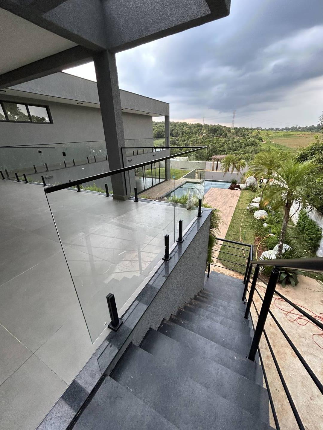 CASA COM 4 SUÍTES NO CONDOMÍNIO RESERVA ALTOS DO CATAGUÁ EM TAUBATÉ