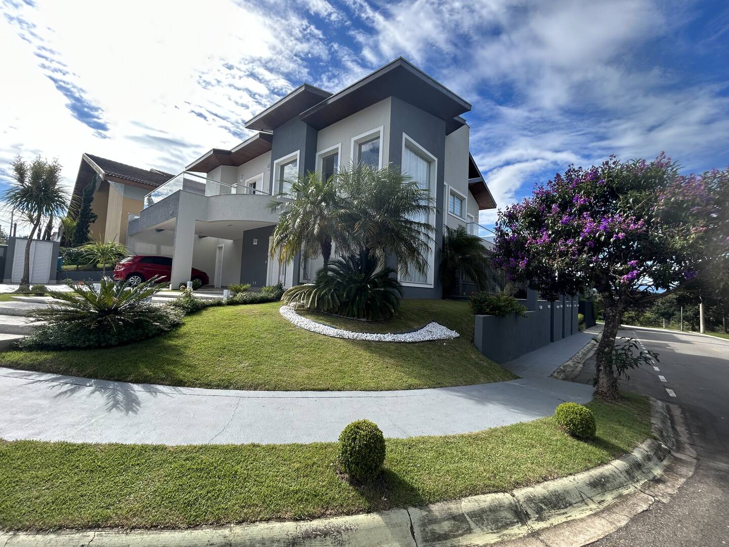 CASA COM 3 SUÍTES CONDOMÍNIO SAN MARCO TAUBATÉ/SP