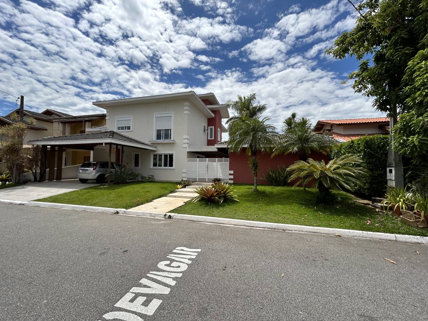 CASA 04 QUARTOS E AREA DE LAZER COM PISCINA CONDOMÍNIO CAMPOS CONDE I
