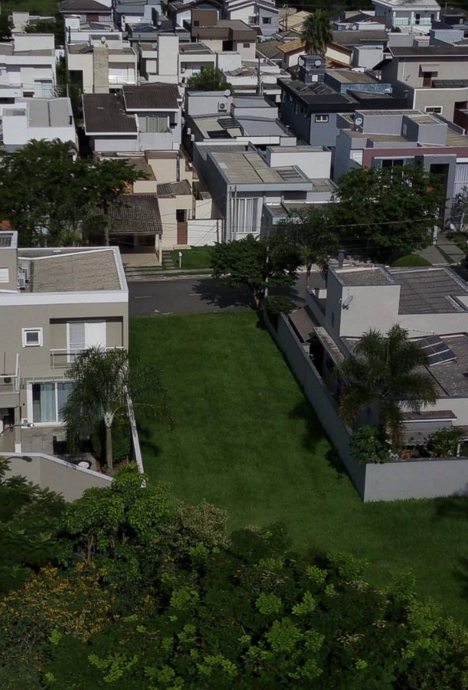 TERRENO COM 307 M² NO CONDOMÍNIO CAMPOS DO CONDE I EM TREMEMBÉ/SP