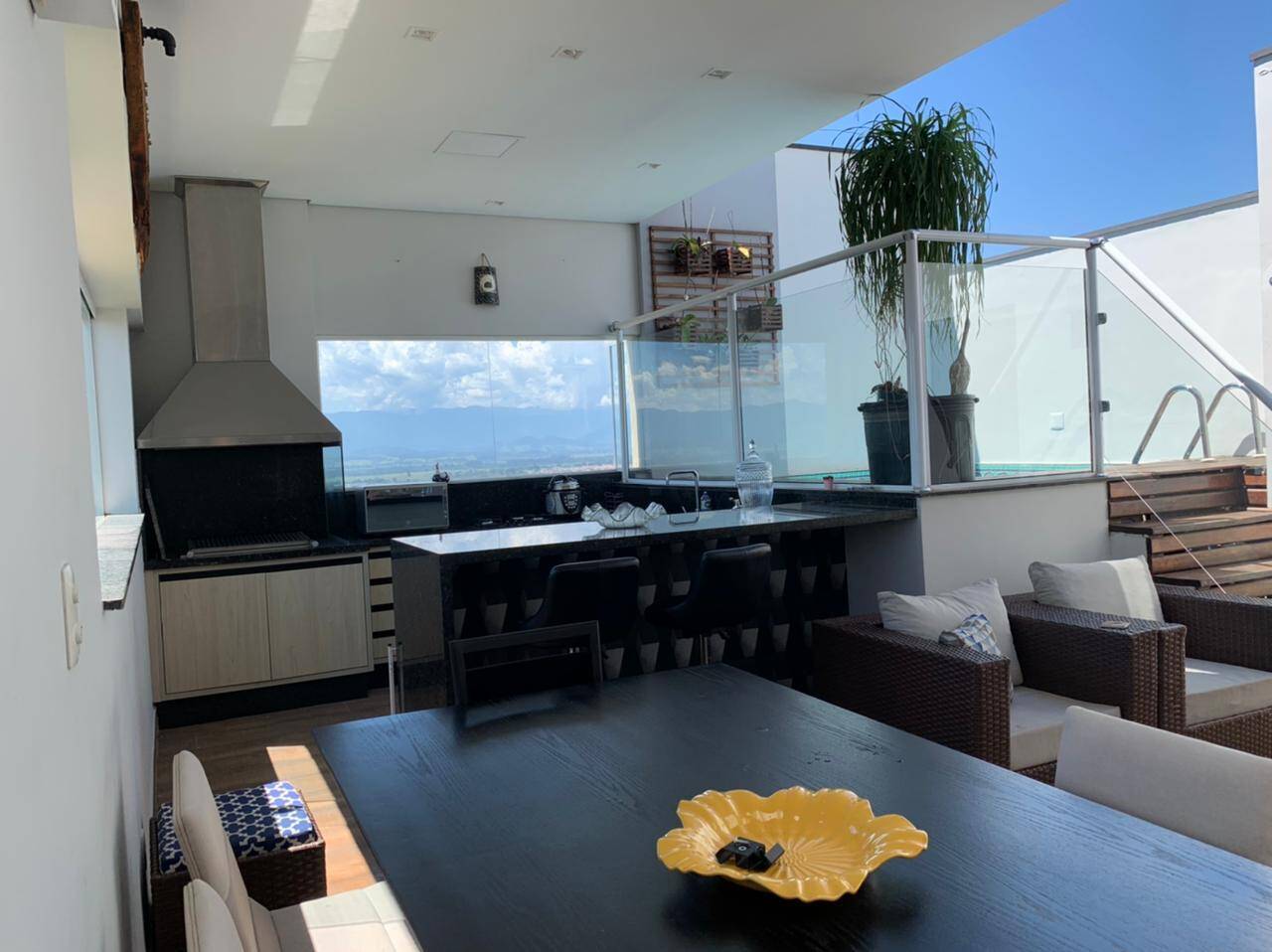 COBERTURA com 3 QUARTOS (2 Suítes) no  EDIFÍCIO VIE NOUVELLE em TAUBATE