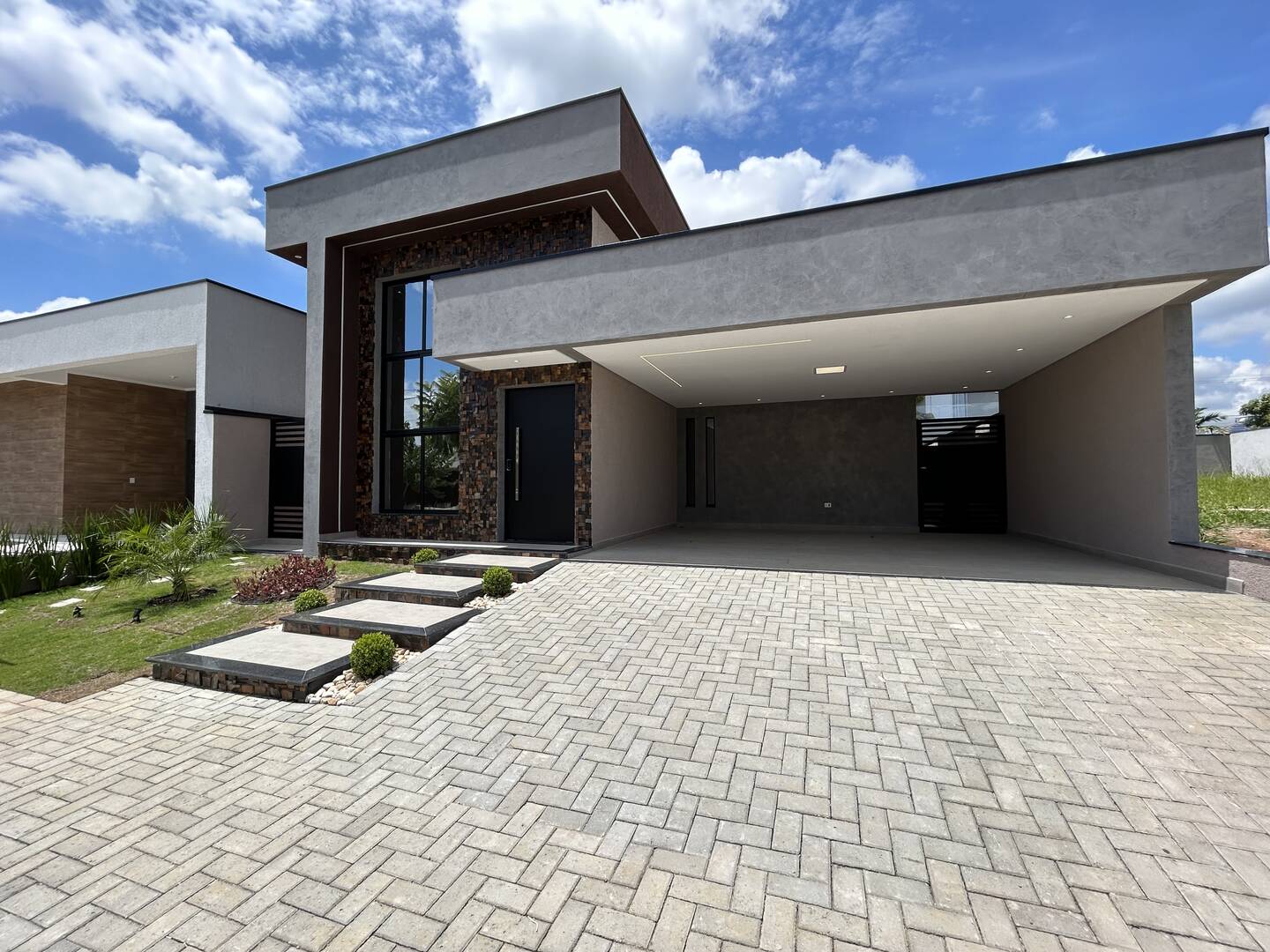 CASA TÉRREA 3 QUARTOS  E PISCINA NO  CONDOMINIO OUROVILLE EM TAUBATÉ