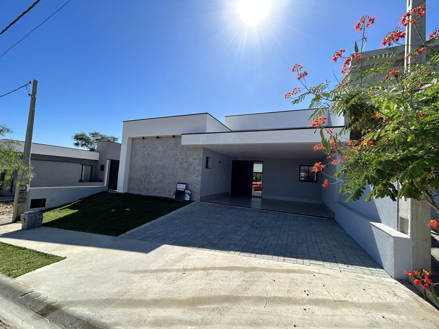 CASA COM 3 SUÍTES NO CONDOMÍNIO QUINTA DAS PALMEIRAS EM TAUBATÉ SP