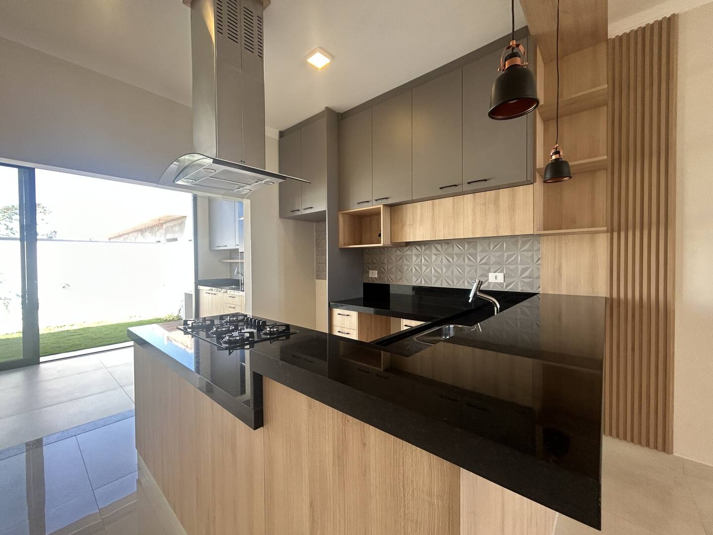 CASA COM 3 QUARTOS NO CONDOMÍNIO BARÃO DE TREMEMBÉ | TREMEMBÉ/SP.