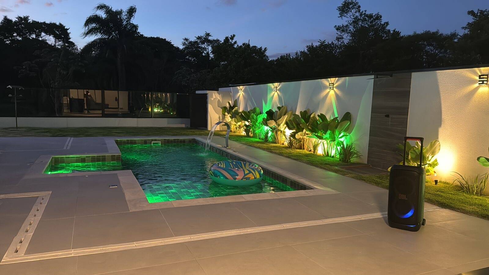 CASA 4 SUÍTES CONDOMÍNIO RESERVA ALTOS DO CATAGUÁ EM TAUBATÉ