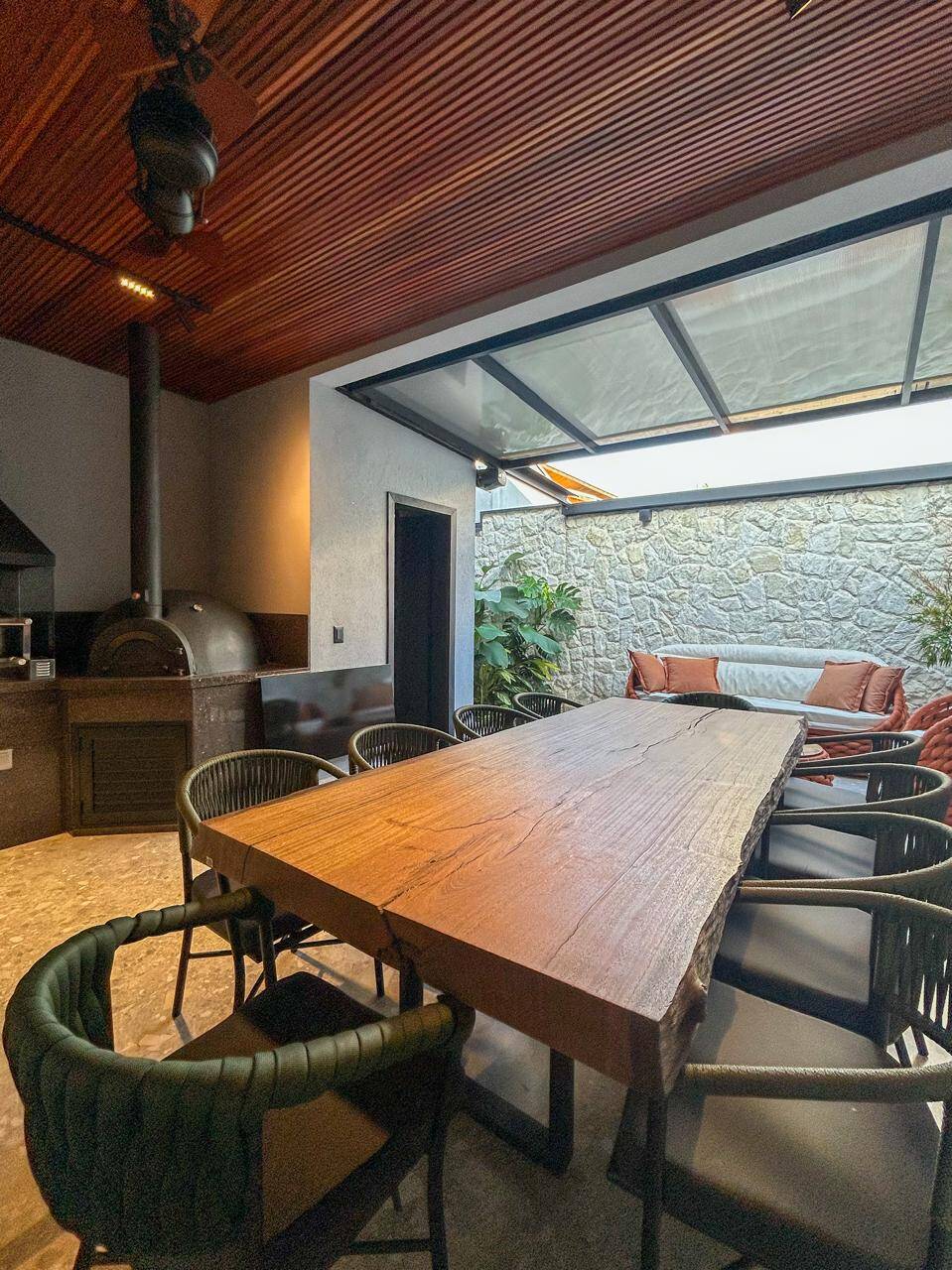 Casa com 3 quartos, mobiliada em condomínio fechado em Taubaté.