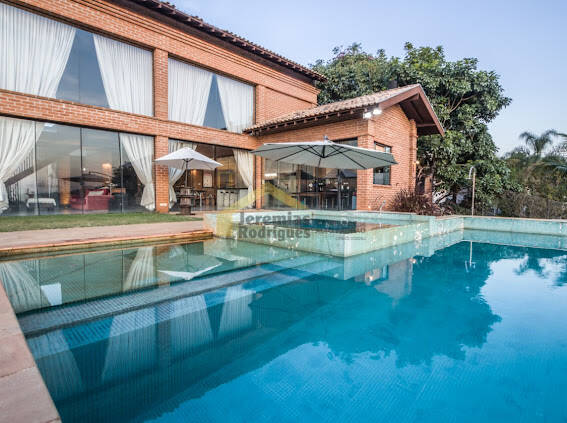 Casa 3 suítes mobiliada no Condomínio Chácaras Cataguá em Taubaté