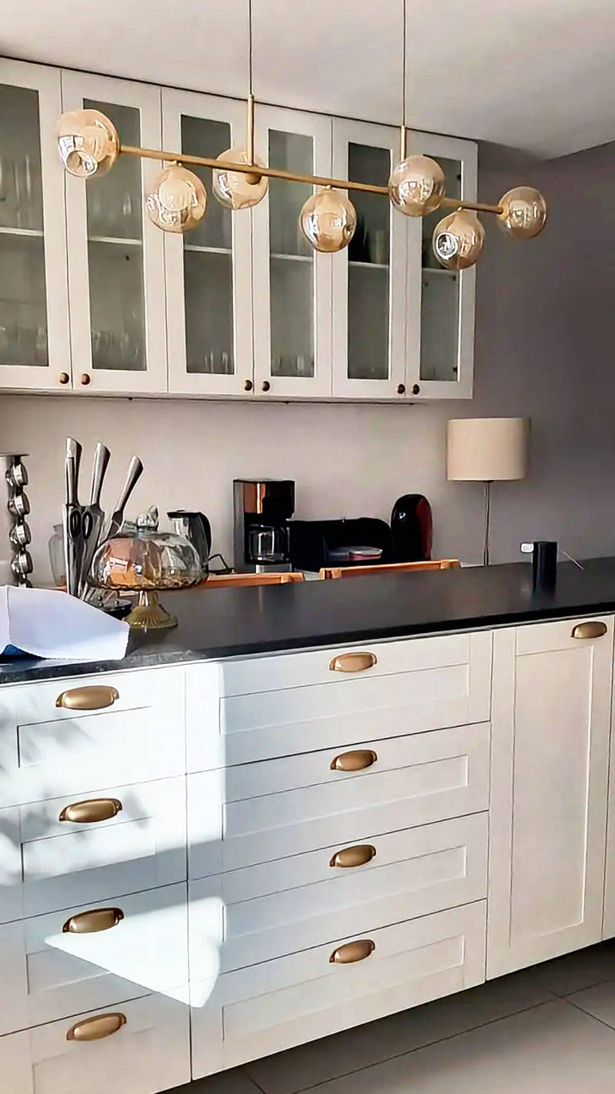 Casa com 3 quartos com suíte e quintal no Condomínio Amendoeiras em Taubaté