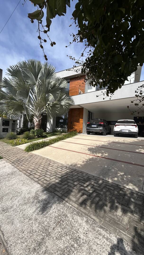Casa 3 suítes com Piscina no Condomínio Ouroville em Taubaté