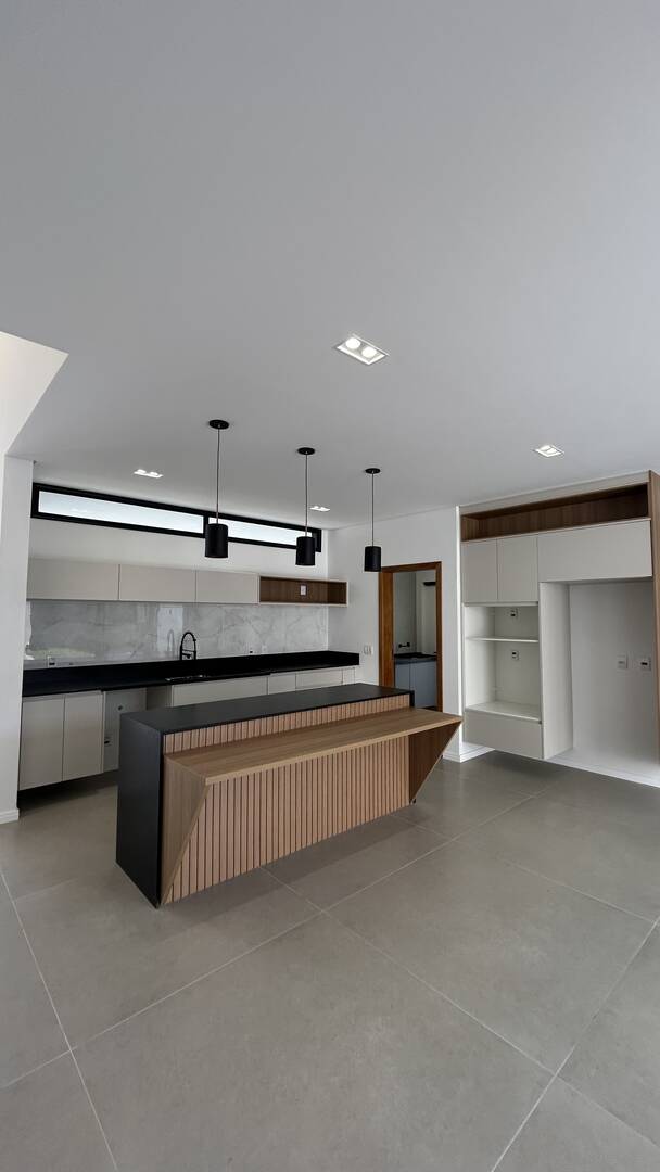 Casa 3 suítes térrea com piscina no Condomínio Ouroville em Taubaté