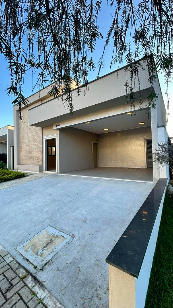 Casa com 3 Quartos térrea no Condomínio Ouroville em Taubaté